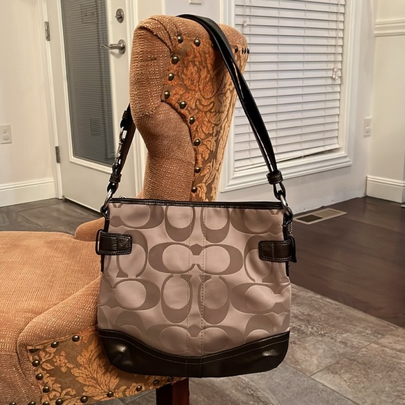 EUC Authentic Coach Signature Sateen Brown/Khaki Messenger bag - Picture 2 of 7